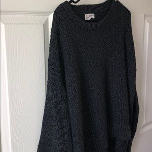 Universal Thread Pullover